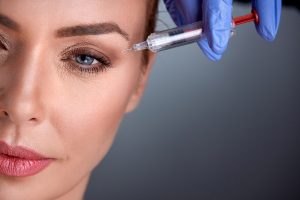 Botox gegen Mimikfalten - Wie Botulinumtoxin wirkt